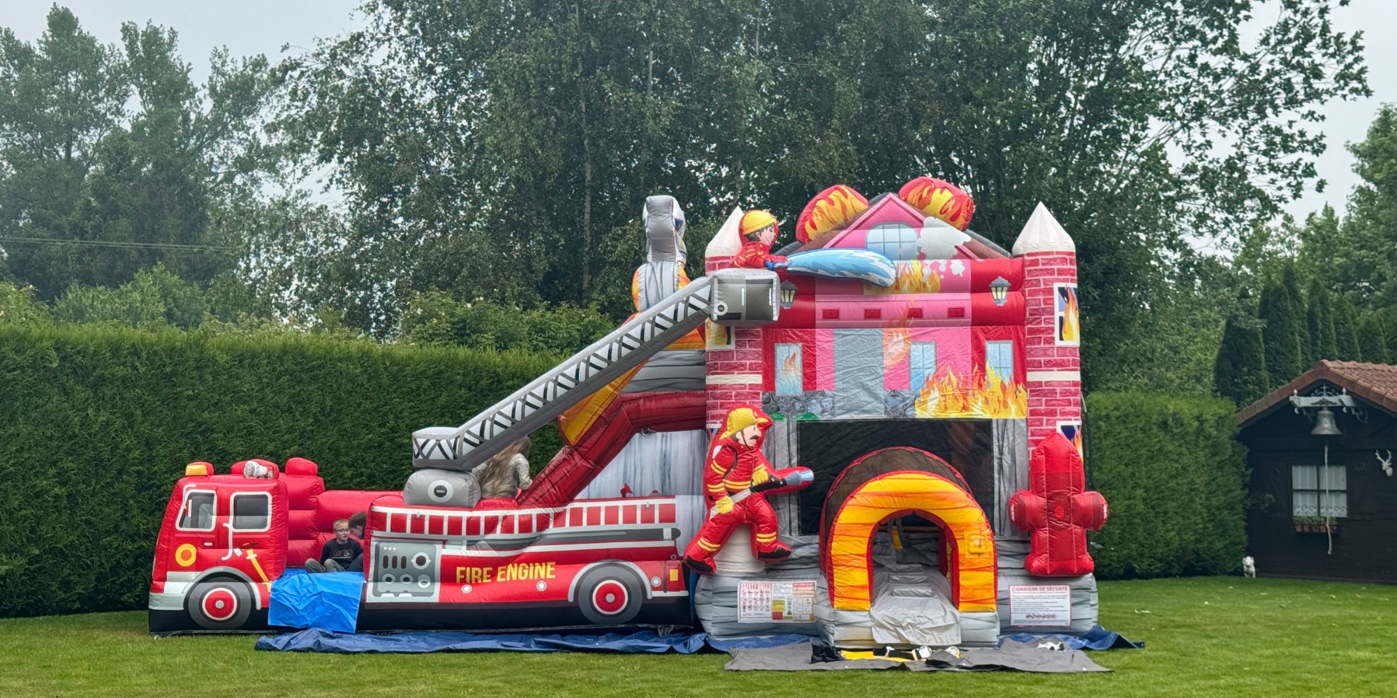 Château gonflable camion de pompiers